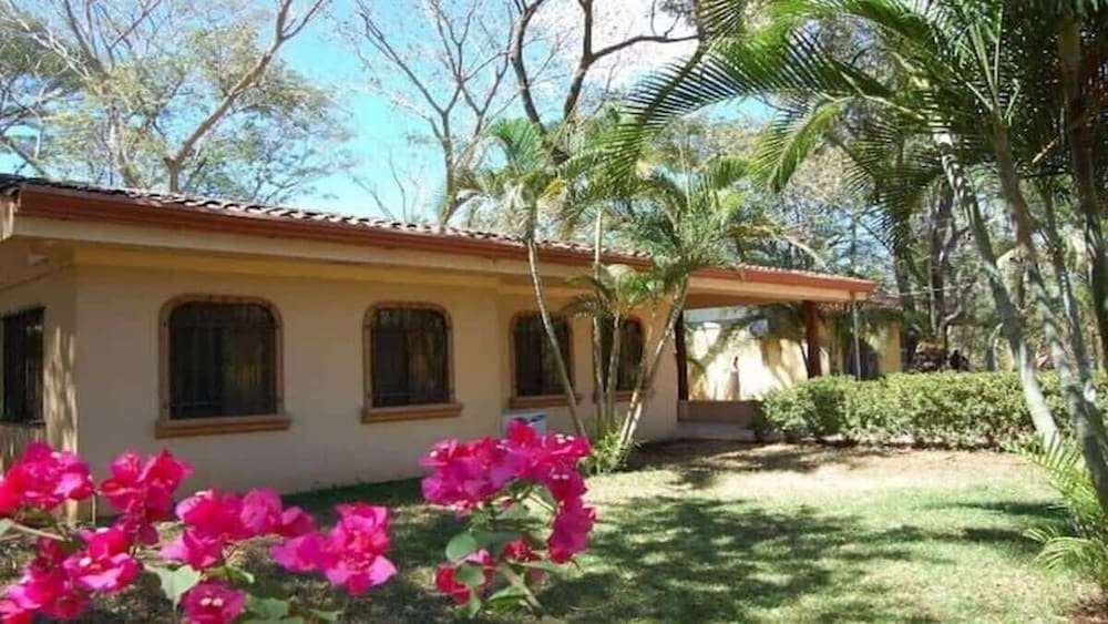 2-Bedroom House with Pool