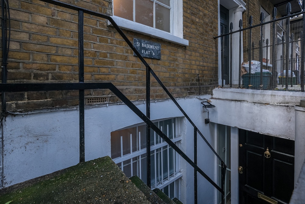 Luxury 3BR 2BA with Hot Tub and Garden