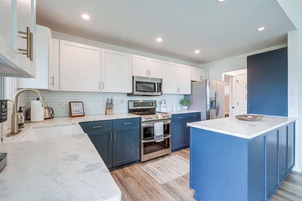 < 1 Mi to Lake Chatuge: Home w/ Mtn & Water Views!