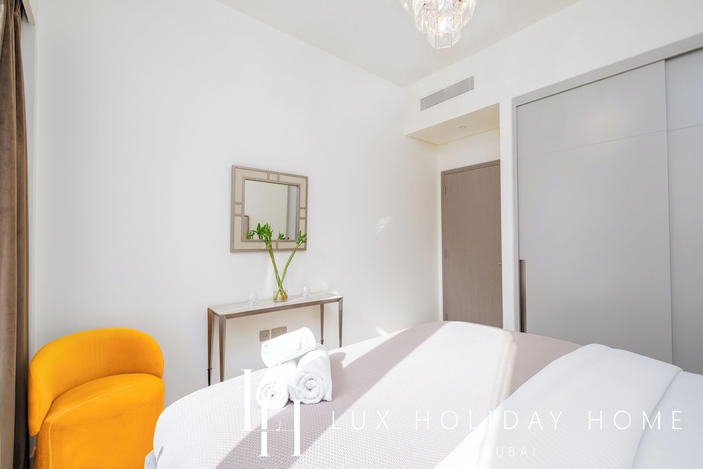 LUX The Grande Signature Skyline Suite 2