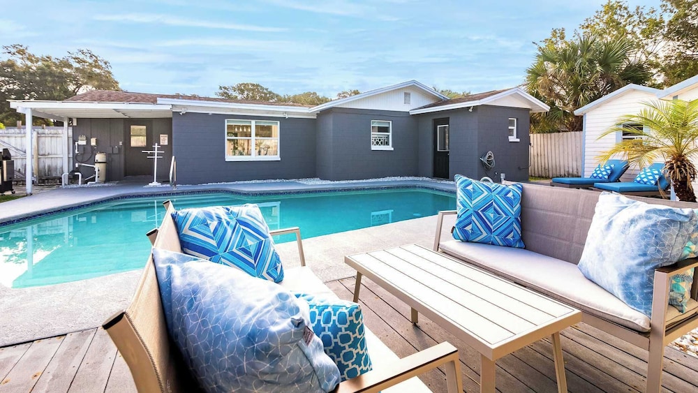 Sun Bay Getaway Backyard Pool w/ Winter Rates!