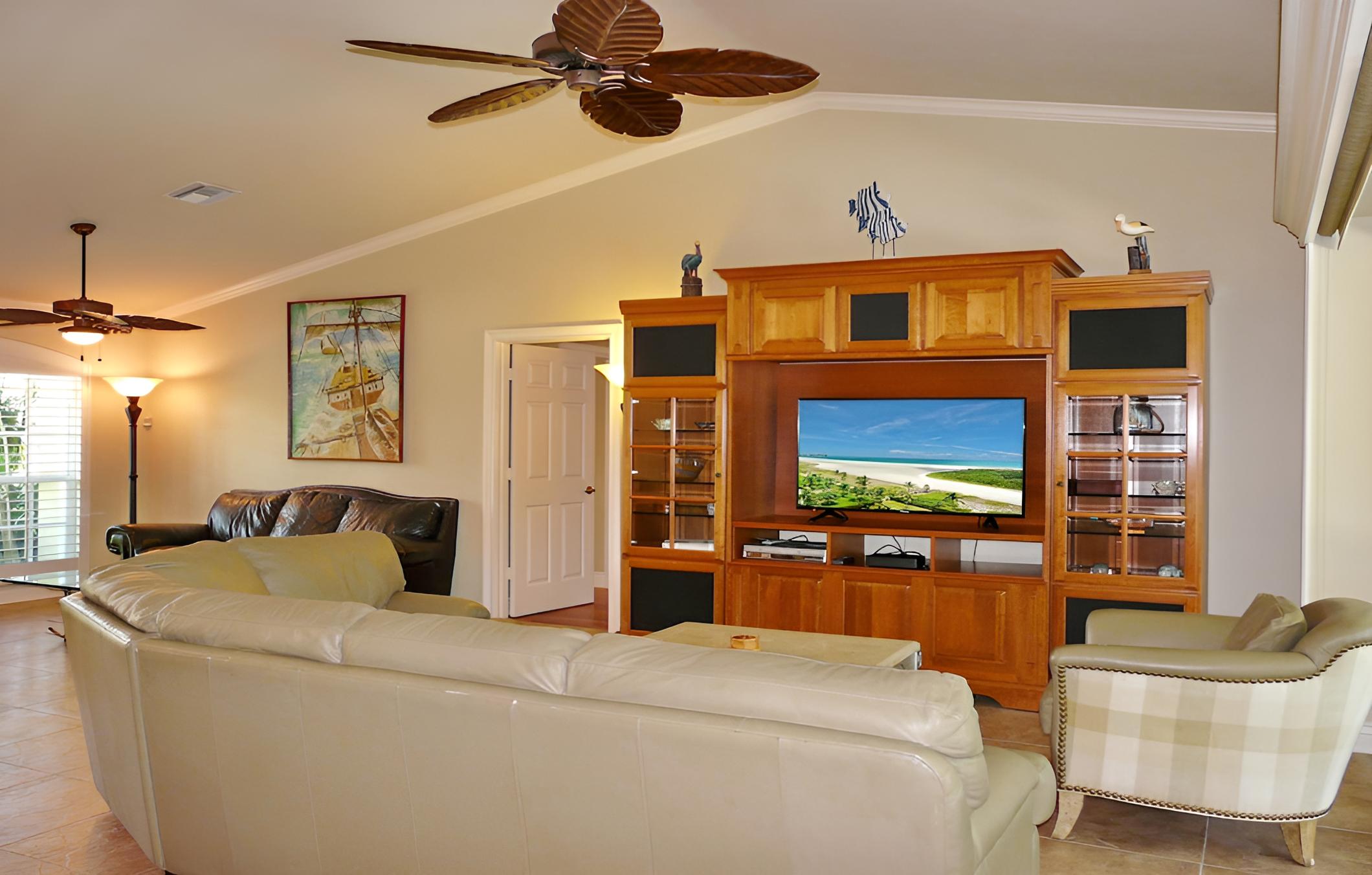248 Castaways Street view 3