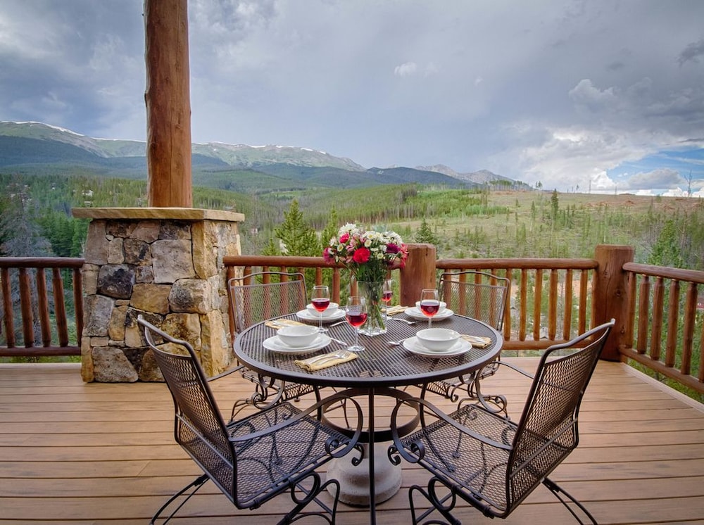 Cloud Peak Vista Peak 7 Private Home with Hot Tub