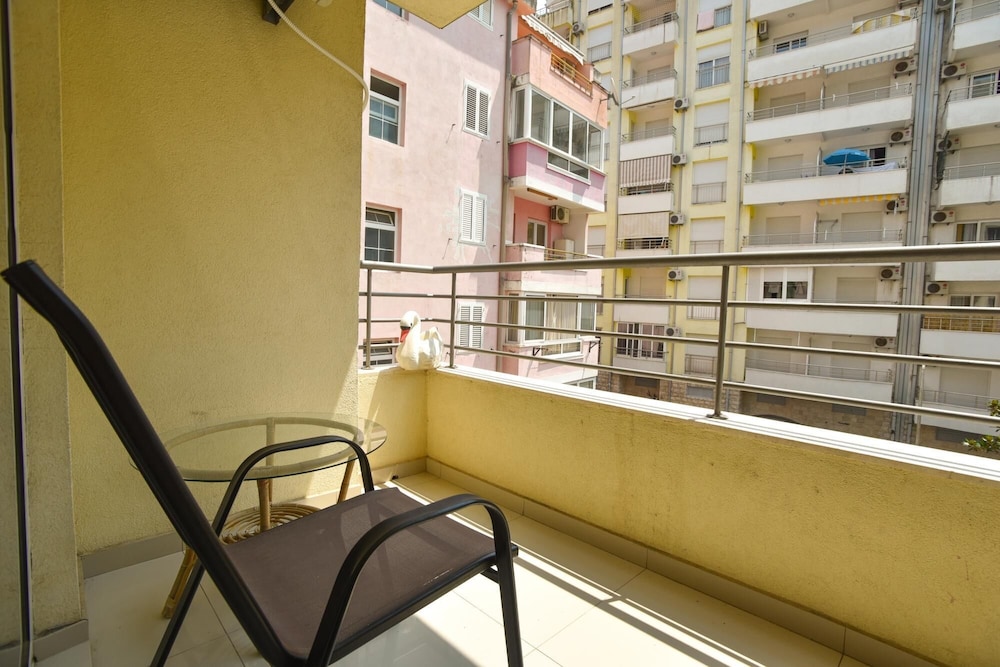 Flat w Balcony 5 min to Beach Near Budva Old Town view 2