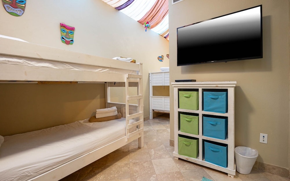 Phoenix Vi 6001 3 Bedroom Condo
