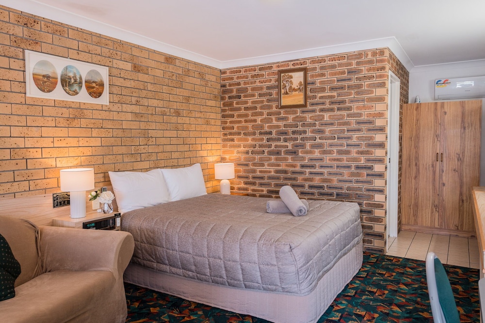 Settlers Motor Inn