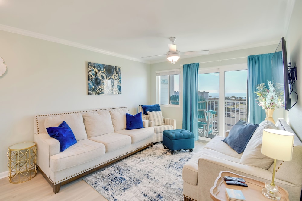 Beach & Pool Access: Gulf Shores Getaway!