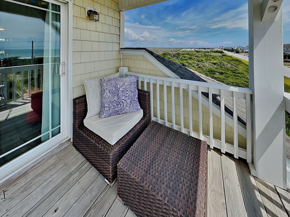 Lovin' Lowe Tide by Topsail Realty