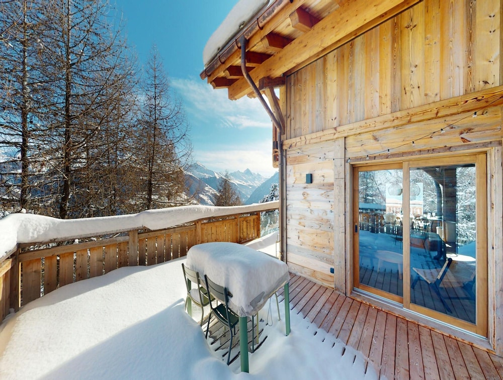 Cosy Chalet in Vex With Balcony