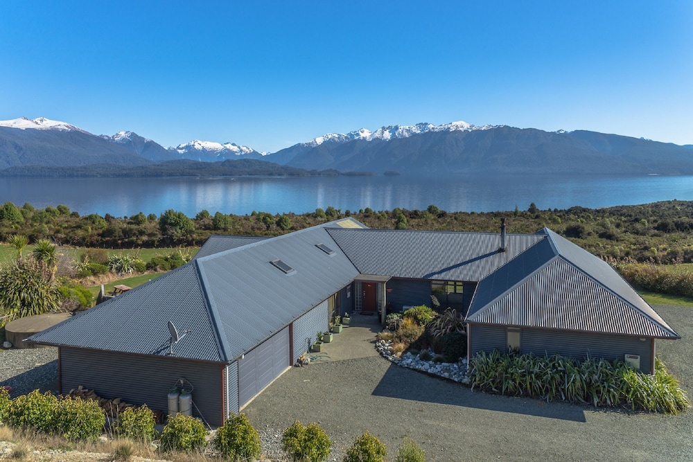Loch Vista Lake View Villa Accommodation