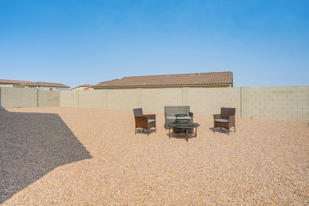 Tee Off & Soak in Mtn Views: Arizona Desert Oasis!