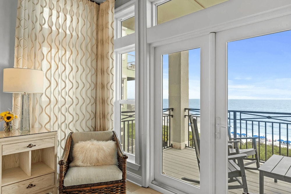 Grovey by the Sea by Avantstay Oceanfront, Private Beach, Pool Access