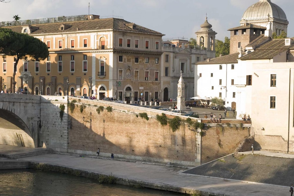 Rome With a Garden Delightful 1 Bedroom Apartment With Private Garden in Historic Trastevere