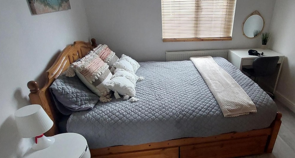 Couples/business/family- Wifi- Parking- Sleeps 2