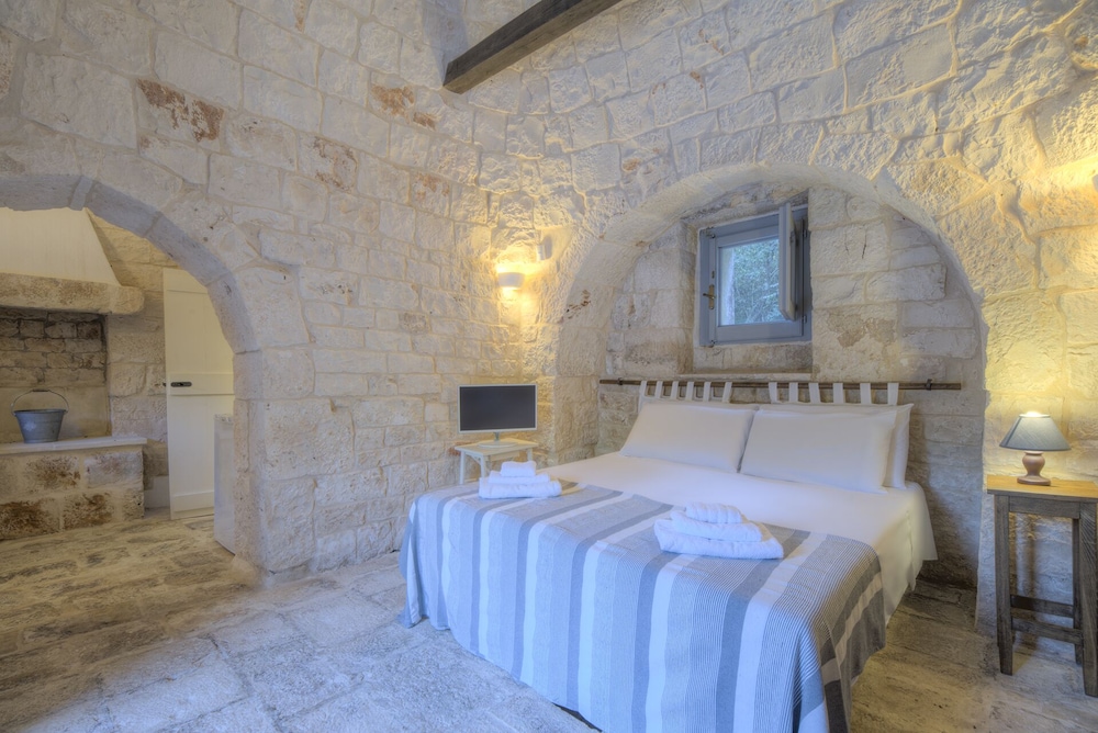 Trullo Palmento Cisternino by Typney view 4