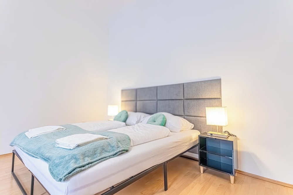 Budget Friendly Room for 3 Lugner City