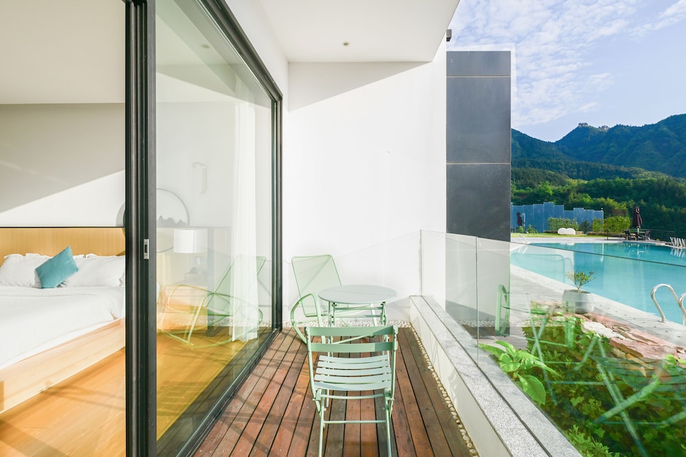 XMAN Sunrise Peaks Resort--Sky Mirror Infinity Pool