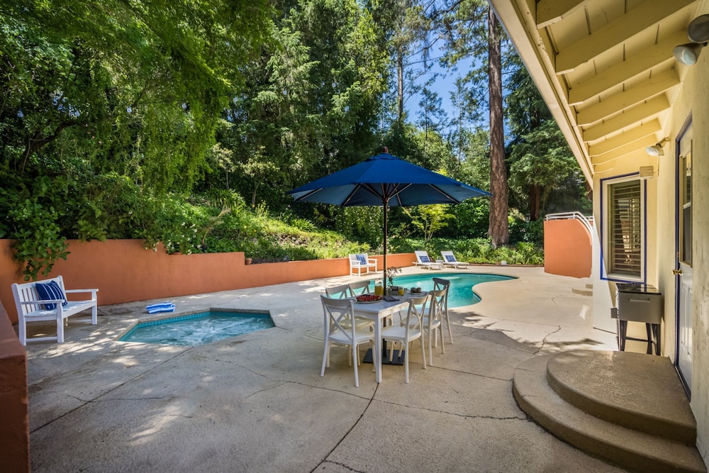 Le n by Avantstay Private Breathtaking Character Cottage w Pool Hot Tub