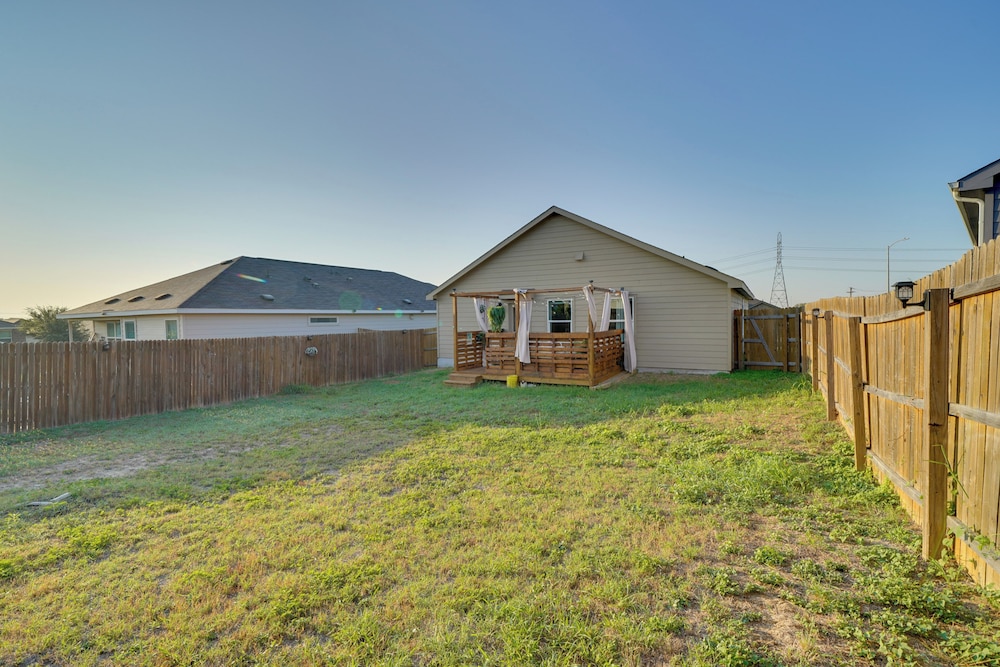 Easy Access to Dtwn San Antonio: Suburban Home