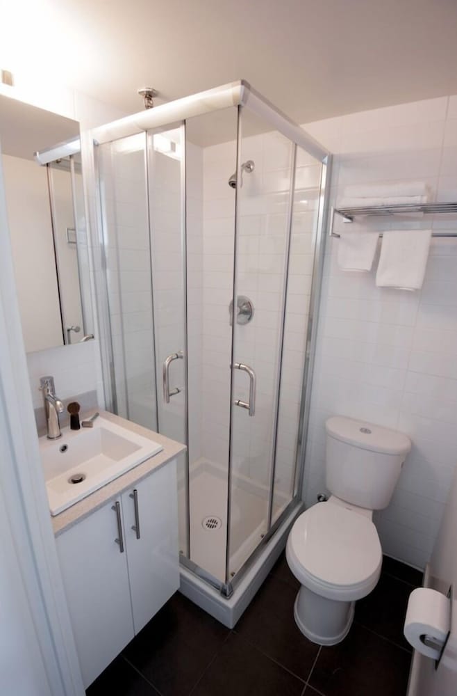 Backpacker College at EC Vancouver: APT Living