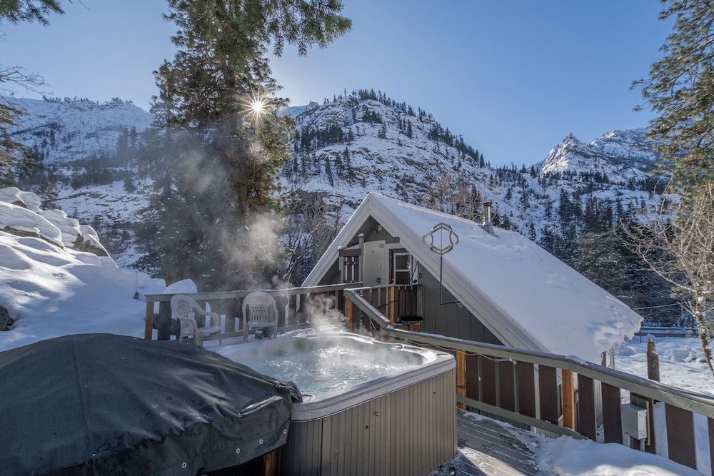Icicle Chalet 1 Bedroom Cabin