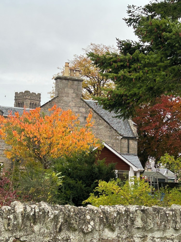 Glen Lyon Lodge Bed & Breakfast