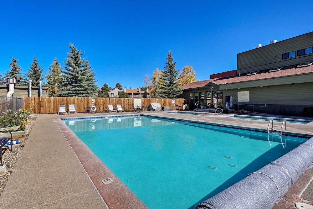 Family-friendly Fraser Condo w/ Heated Pool Access