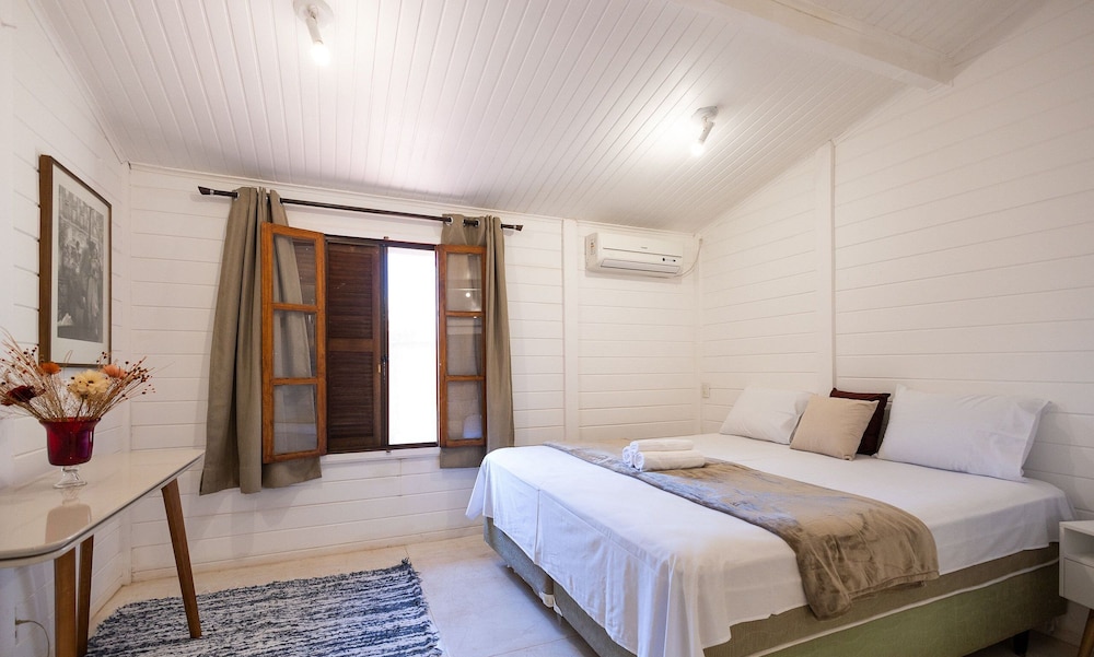 Charming House w/ BBQ in Vila Planalto Act029