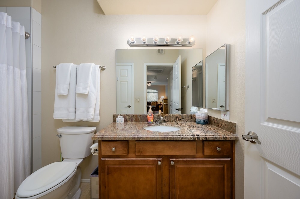 Signature Ii 2 Bedroom Condo