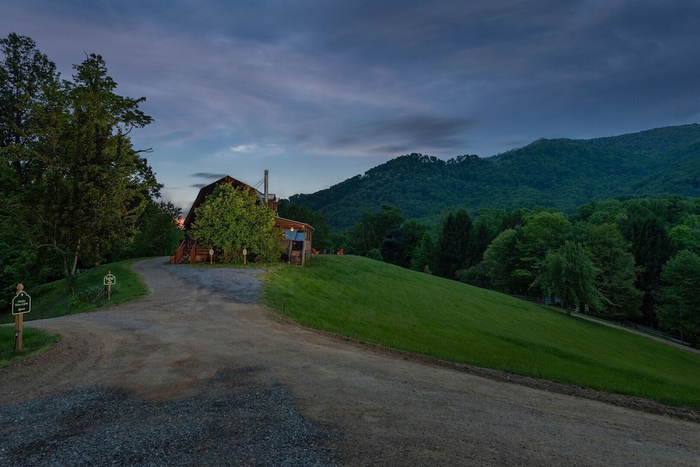 Engadine Inn  Cabins - Property Image 48