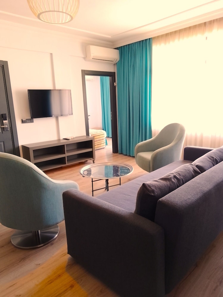 Lovely Flat with Sweet Balcony-ZAMBAK