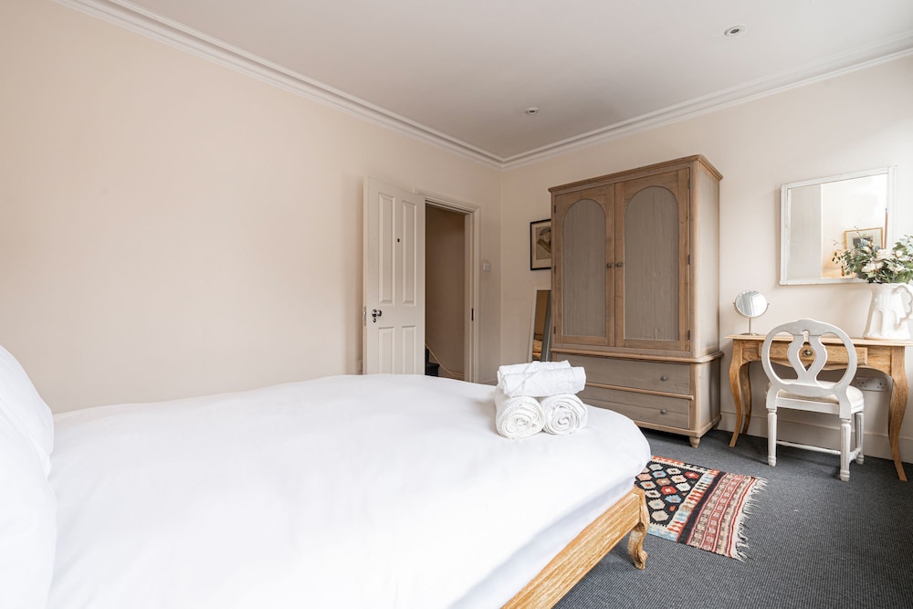 Lovely Battersea Home by Underthedoormat