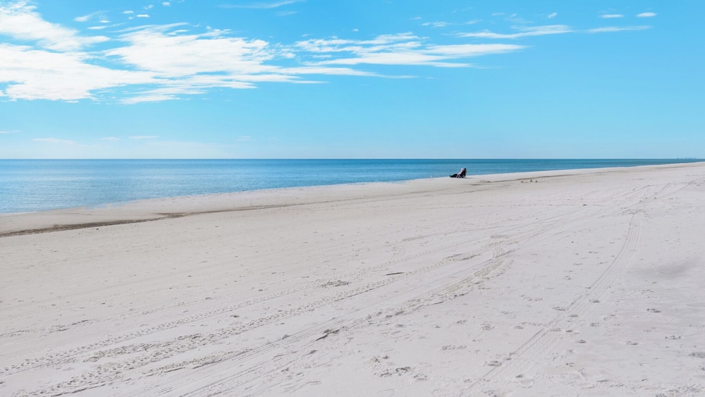 5 Minutes to the Beach; Old Florida Charm + Modern Upgrades view 3