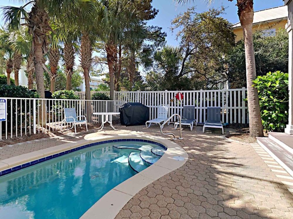 Palms Away view 4