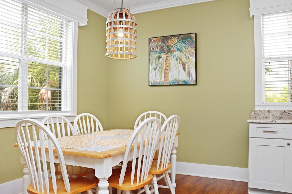 Barefoot Cottage B49 - Seabbatical