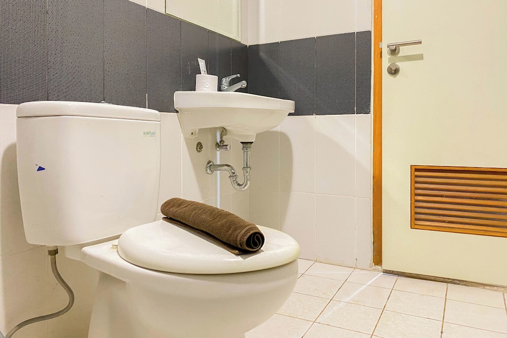 Comfort Living 2Br At Cinere Bellevue Suites Apartment