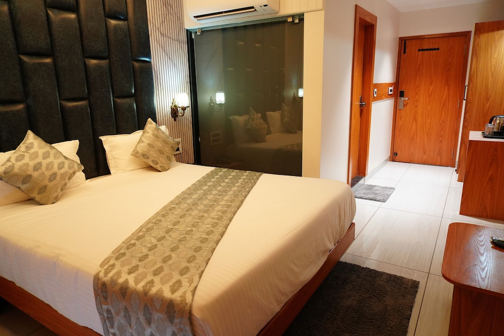 HOTEL BHAGYALAXMI LUXURY INN