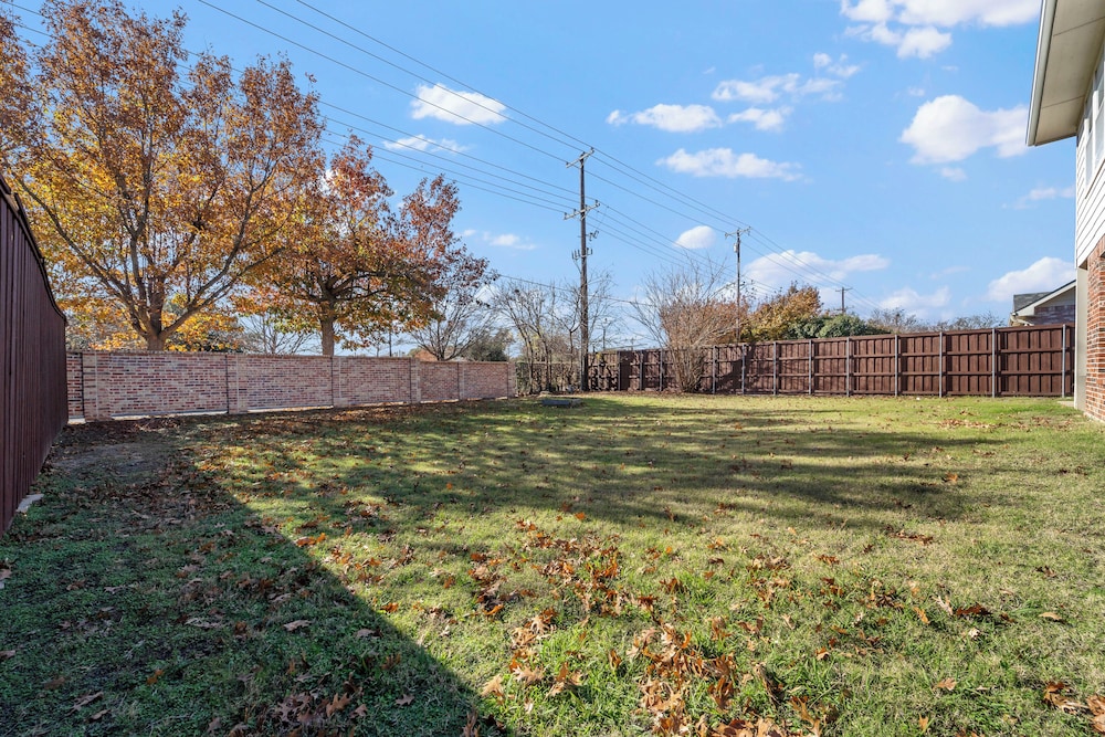 4 Mi to Dtwn: Family Home w/ Games in Frisco