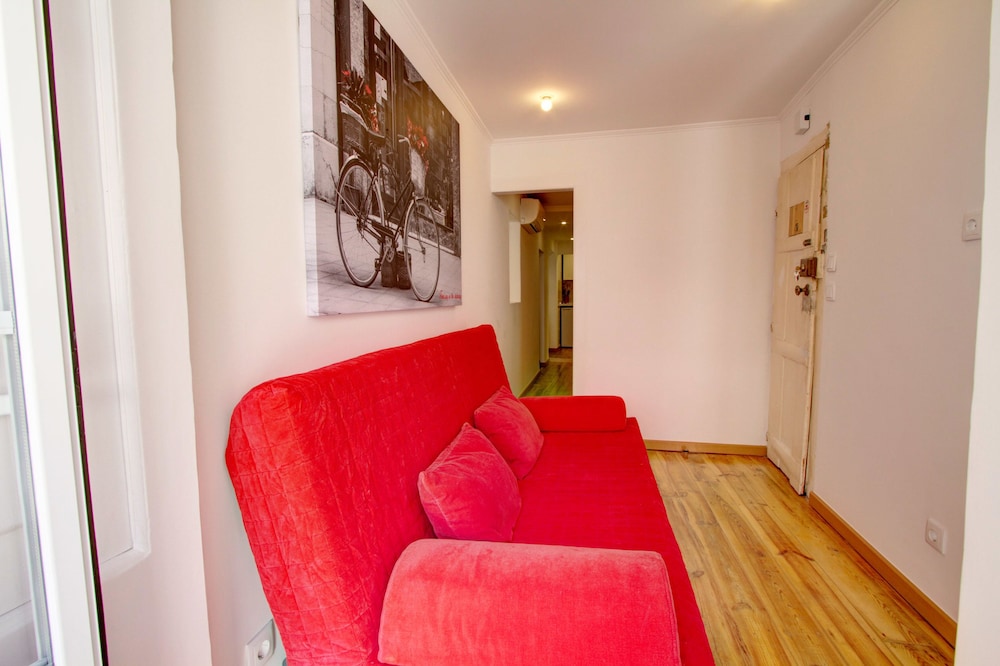Cozy 1 Bed in the Heart of Alfama w Aircon