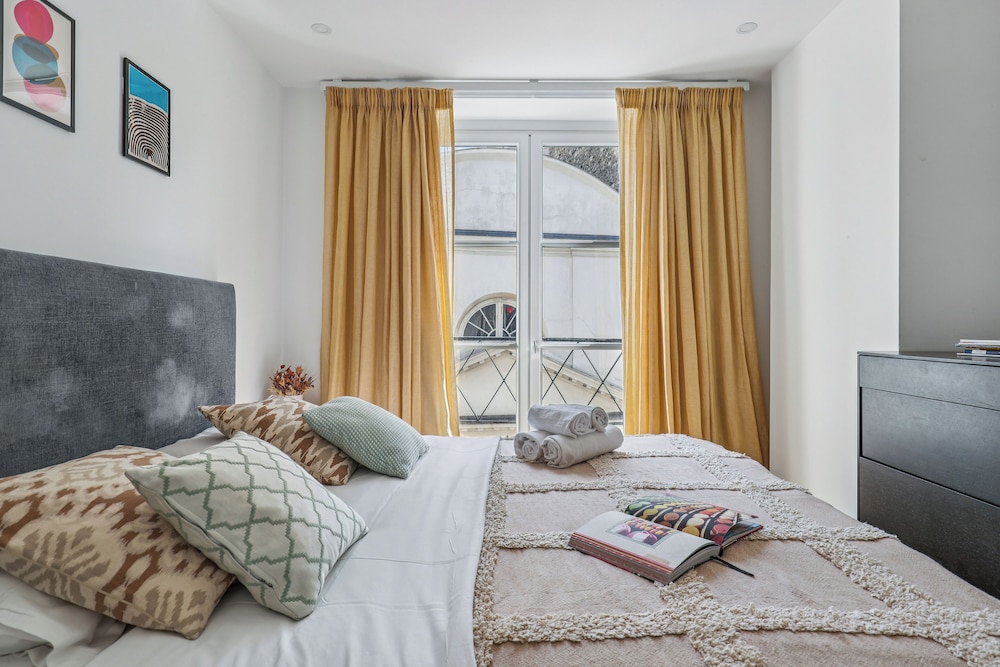 Chic 1BR Near Louvre & Musee d Orsay