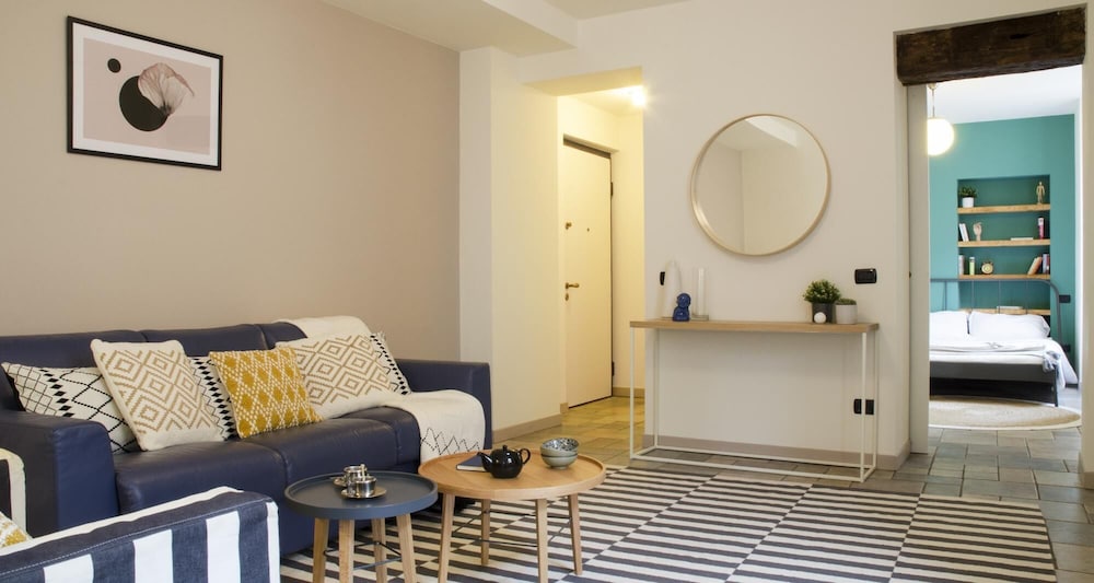 Charming Modern Apartment view 2