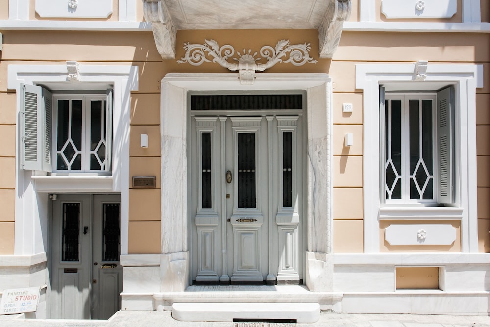 Step One - Luxury Suites right in the heart of Acropolis next to metro station