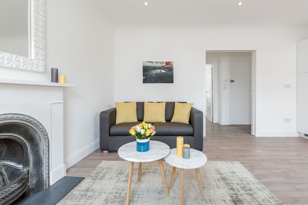 Soho Apartments by BaseToGo