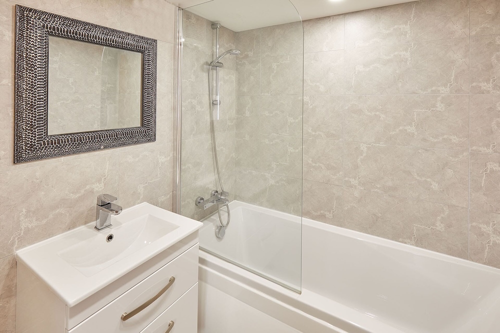 Host Stay Lobster Pot Apartment view 5