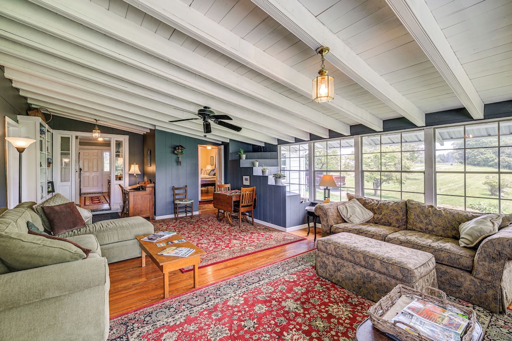 Near Blue Ridge Parkway: Galax Home w/ Mtn Views!