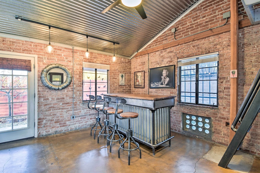 Phoenix Getaway w/ Patio, Near Roosevelt Row!