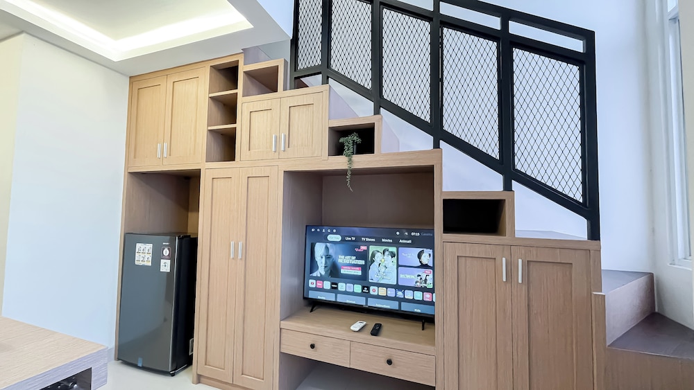 Quiet And Strategic Studio Loft At Apple 1 Condovilla Apartment