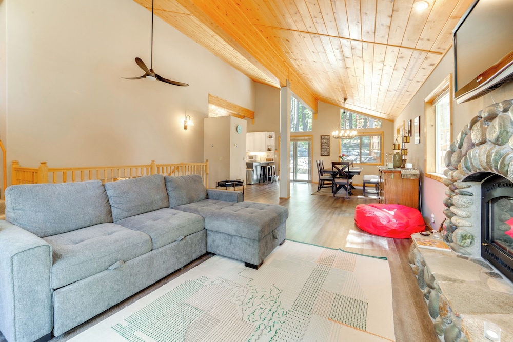 Near Ski Resorts & Trails: Truckee Home w/ Hot Tub