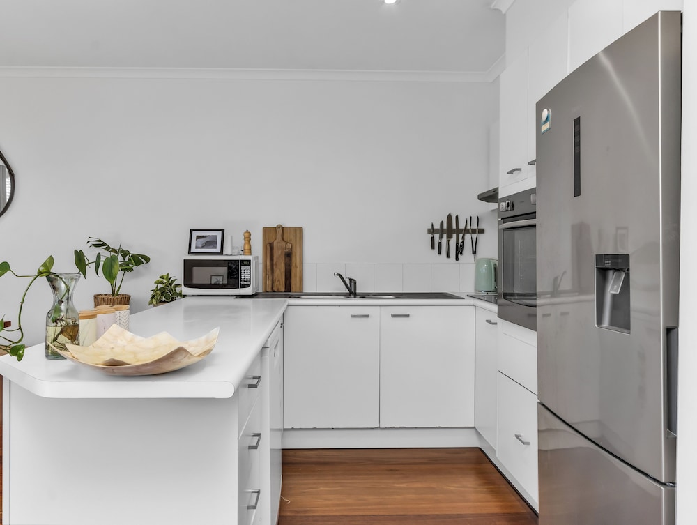 Kirra Shores Coastal Hideaway