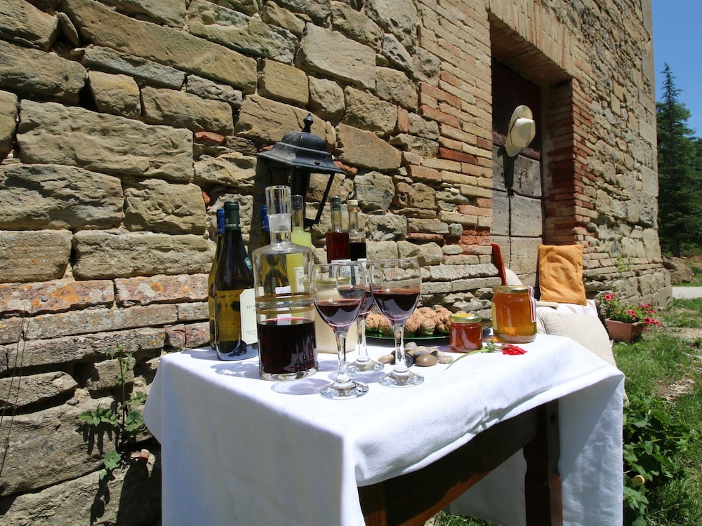 Property With Swimming Pool, Spacious Garden, Private Terrace and Views